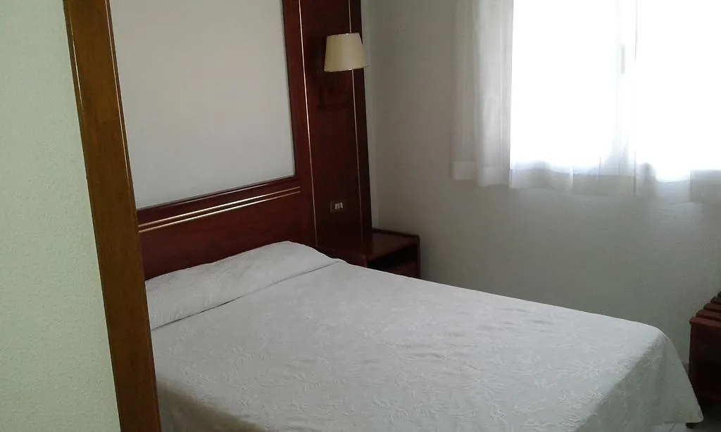 Hostal La Vinya L' Escala Gæstehus