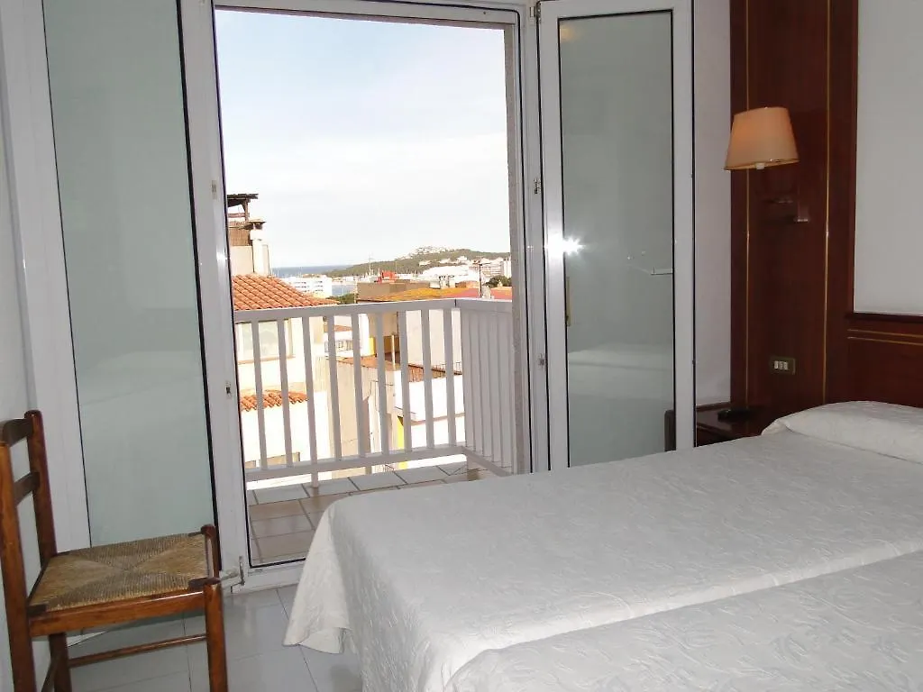 Hostal La Vinya L'Escala 2*,